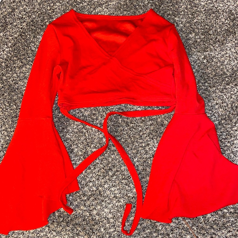 red, crop, crisscross
